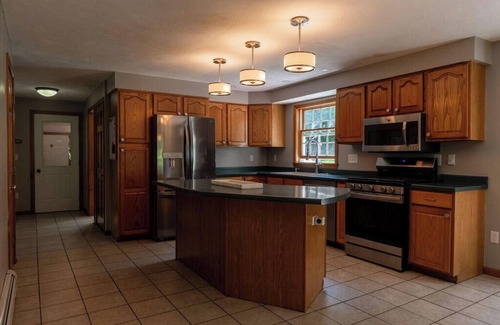 Sidney House | 3350 Middle Road