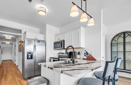 Huddleston Apartment | #336 Pointe - 2 Bedroom Lakefront Condo at Mariners SML