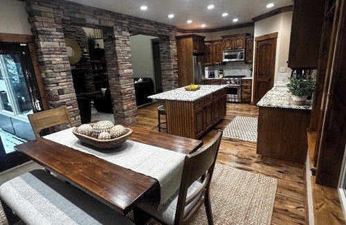 McCall Cabin | 3370 Sq Ft “Amazing” Cabin, 2 Master Suites, Gourmet kitchen, Close 2Town & lake