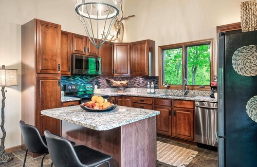 Cosby Cabin | 34-Acre Hiker’s Haven w/Hot Tub