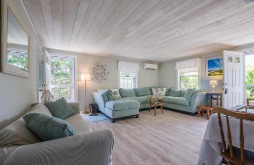 East Sandwich House | 34 North Shore Boulevard Extension East Sandwich - - Cape Cod