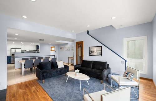 Hollywood House | 3446 O - Blue Haven Beach House