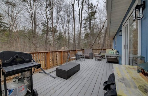 Pittsfield House | 345 Cozy Stay! 1.5 Miles to Pontoosuc Lake n