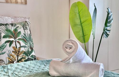 Mons-en-Baroeul Apartment | 34B - JUNGLE APPART avec jardinet et parking