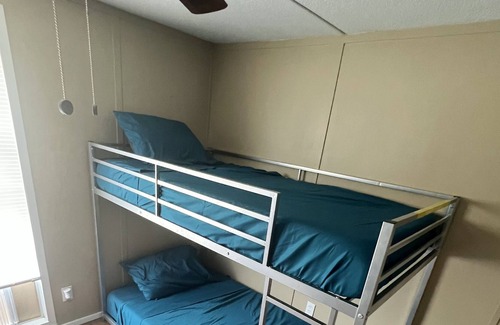 Picayune House | 35 mins to Nola, Casinos, Beaches. Sleeps 6 people.