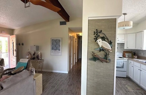 The Dunes House | 35 Palms Cottage-Relax & unwind in this centrally located 3 bedroom/2 bath home