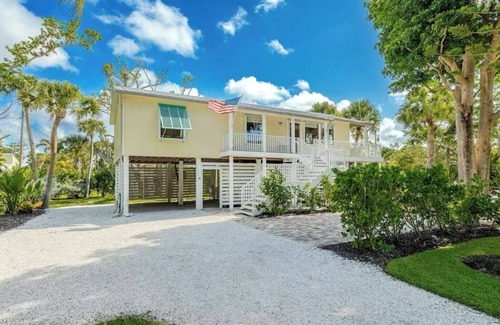 The Dunes House | 35 Palms Cottage-Relax & unwind in this centrally located 3 bedroom/2 bath home