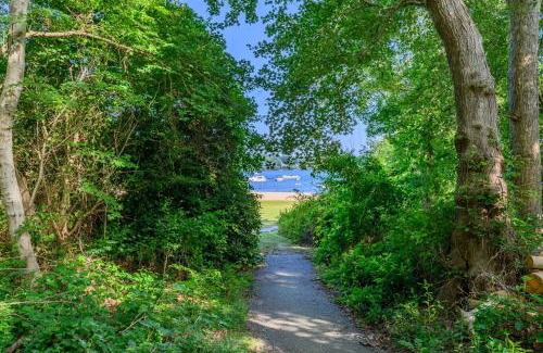 Mashpee House | 35 Pinecrest Avenue Mashpee Bela Vida