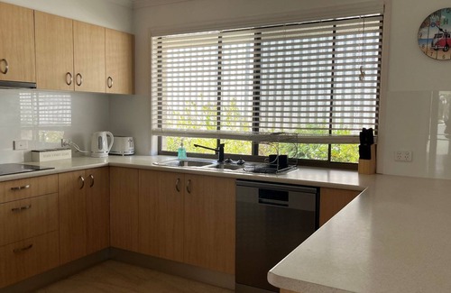 Rainbow Beach House | 35 Rumbalara Avenue - Rainbow Beach. Swimming pool, air conditioning.