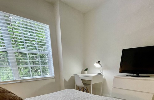 Boca Raton Apartment | 350 C - Warm & Spacious Corner Apt - Top Floor - Washer & Dryer