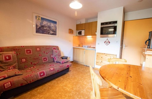 Villarodin-Bourget Apartment | 350m from ski lifts, 1st floor, balcony, tv, ski locker, 23m², La Norma