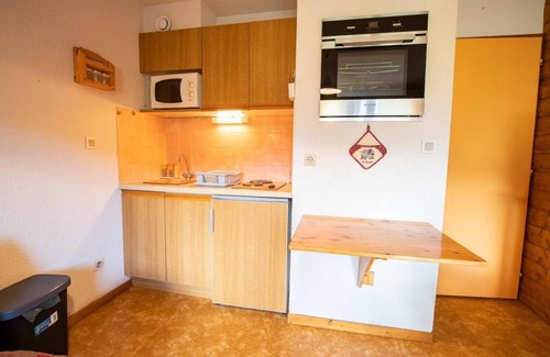 Villarodin-Bourget Apartment | 350m from ski lifts, 1st floor, balcony, tv, ski locker, 23m², La Norma