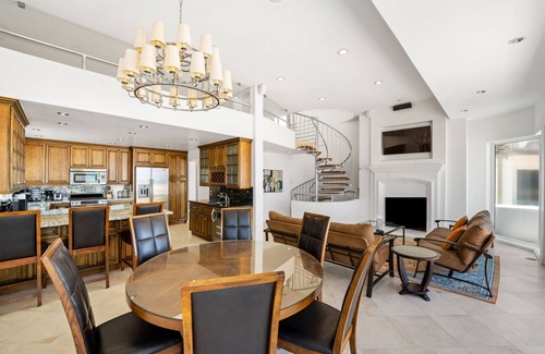 Hollywood House | 3525O - Big Blue Beauty: 3 BR, 5 BA House in Oxnard, Sleeps 6