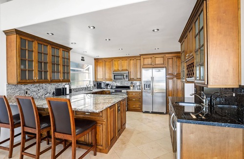 Hollywood House | 3525O - Big Blue Beauty: 3 BR, 5 BA House in Oxnard, Sleeps 6