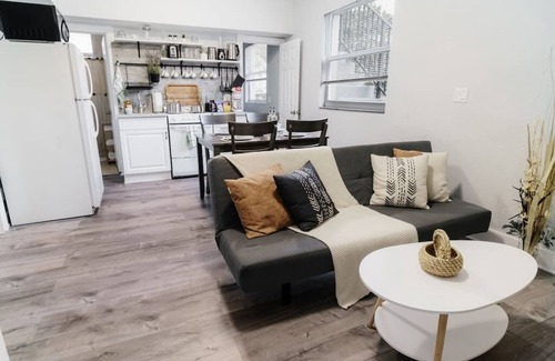 Coral Way Apartment | 3545 SW #2 · Modern Apartment near Brickell & Coral Gables 2
