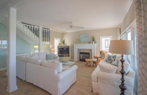 Saint Helena Island House | 355 Ocean Point Dr