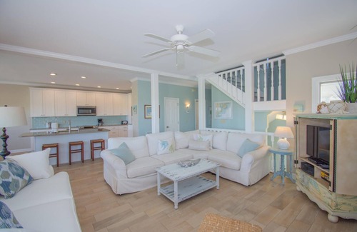 Saint Helena Island House | 355 Ocean Point Dr