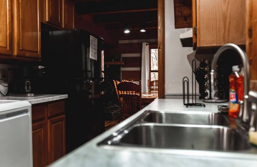 Purlear Cabin | 36 North | Blueberry Hideaway Cabin | Hot Tub