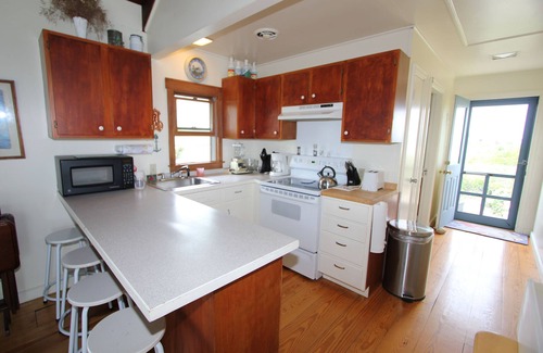 East Sandwich Cottage | 36 Salt Marsh Rd- Cozy Waterfront Cottage, Private Beach Access, Outdoor shower