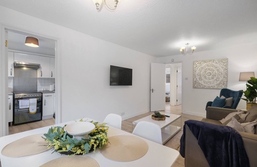 Island Gardens Apartment | 360 E14 Tyndal Ct 09 -Charming 2-bedroom, 1-Bathroom Apartment in Transom Square
