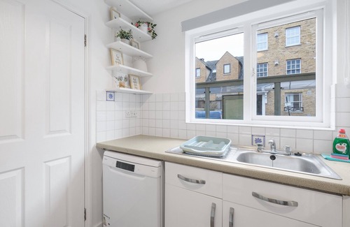 Island Gardens Apartment | 360 E14 Tyndal Ct 09 -Charming 2-bedroom, 1-Bathroom Apartment in Transom Square