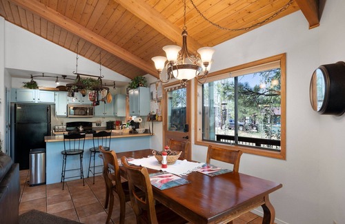 Munds Park Cabin | 360° deck. Head north with your dog and your jacket!