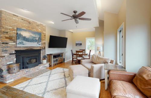 Ludlow House | 366 Ghia Farm Road