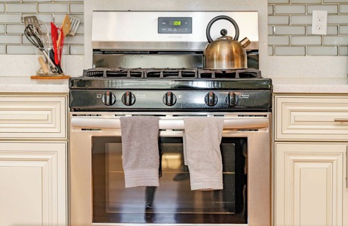 Quincy House | 37 - 3BR Quincy - Cozy Townhouse near Adams Park