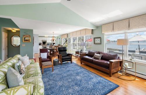 Stonington House | 37 Wamphassuc Rd Chteau Stonington