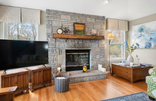 Stonington House | 37 Wamphassuc Rd Chteau Stonington