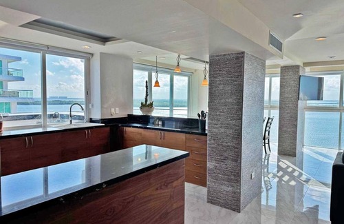 Zona Hotelera Condo | #3704-Tim’s Ocean Condos – Beachfront – ALL Bedrooms have attached Bathroom!