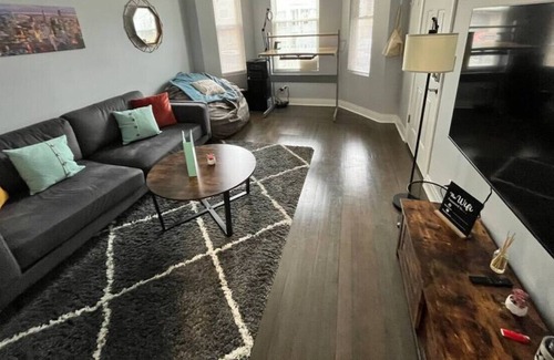 Avondale Apartment | 3710 W Diversey · Lovely Logan Square 2 Bedroom