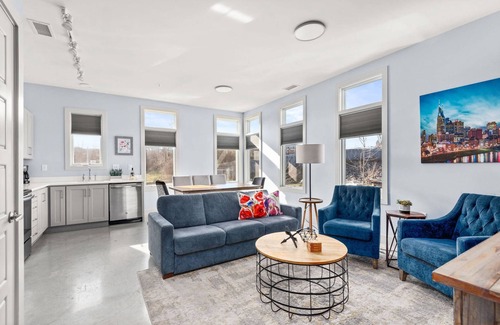 South Nashville Condo | 374 ~ Clean Condo w/Private Balcony in a Quiet Area & only 3 Miles to Broadway ~ Near GEODIS Park