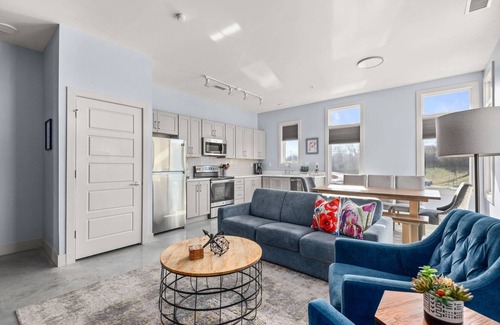 South Nashville Condo | 374 ~ Clean Condo w/Private Balcony in a Quiet Area & only 3 Miles to Broadway ~ Near GEODIS Park