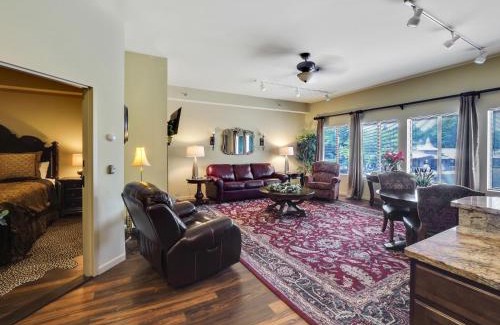 Charlevoix House | 377 Edgewater Inn