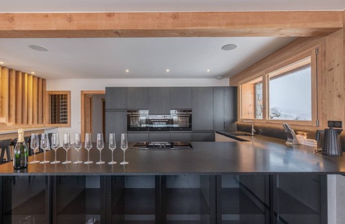 Combloux Ski Chalet | 378 m² Chalet ∙ 5 bedrooms ∙ 12 guests