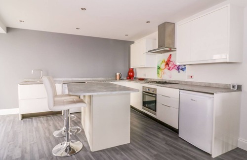 Walton on the Naze Cottage | 38 THE PARADE, country holiday cottage in Walton-On-The-Naze