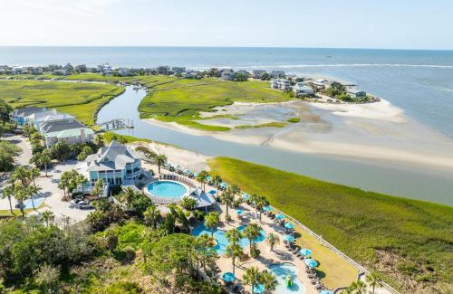 Saint Helena Island House | 380 Tarpon Blvd