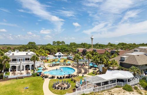 Saint Helena Island House | 380 Tarpon Blvd