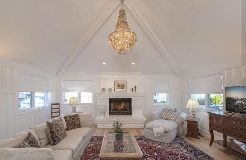 Pacific Grove House | 3817 Caledonia Bay Lookout home