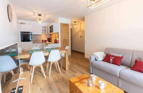 Valmorel Apartment | 385m from ski slopes, 2nd floor, view forest, balcony, parking, tv, ski locker, 51m², Valmorel