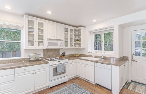 Golden Rectangle House | 3889 Enchanted Forest - Near Carmel Mission Trail