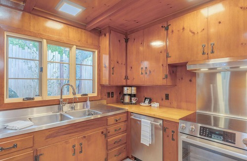 Southeast Carmel House | 3899 On A Lark - Lovely Garden, Walk to Downtown