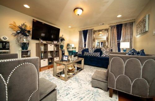 Roxborough House | 389B) Luxarious 1 BR