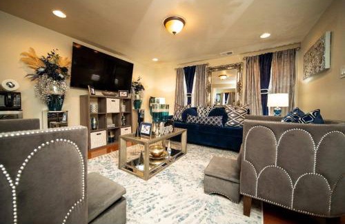 Roxborough House | 389B) Luxarious 1 BR