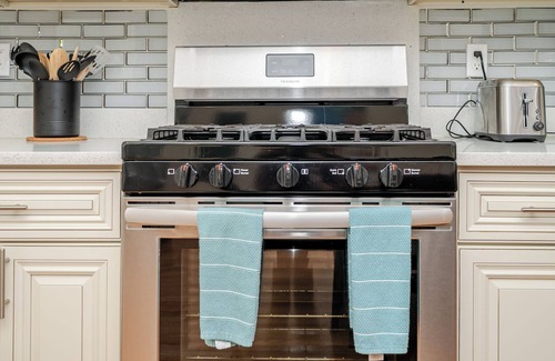 Quincy House | 39 - 3BR - Quincy Stunning Townhouse near Adams