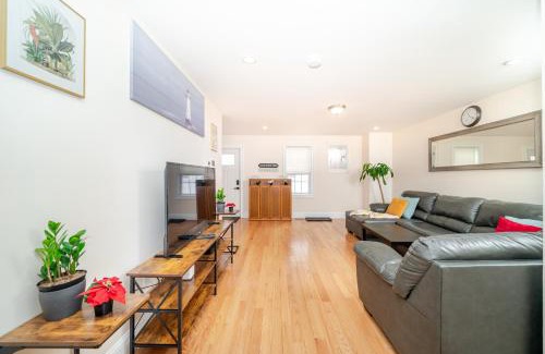 Quincy Apartment | 39 - 3BR Quincy - Stunning Townhouse near Adams