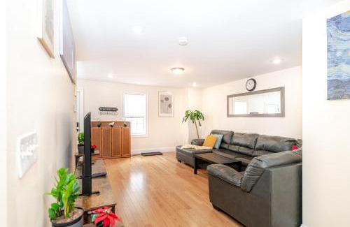 Quincy Apartment | 39 - 3BR Quincy - Stunning Townhouse near Adams