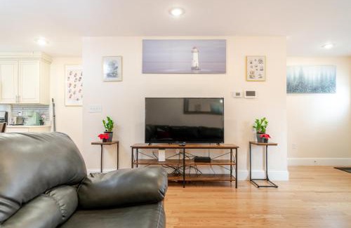 Quincy Apartment | 39 - 3BR Quincy - Stunning Townhouse near Adams