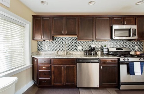 Lower Lawrenceville Apartment | #39 Fully Renovated Apartment in Lawrenceville: 4 Bedrooms+2 Baths+ Free parking